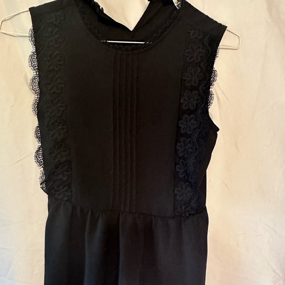 Monteau los Angelo’s size medium beautiful lace